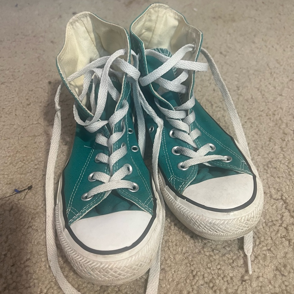 Converse Chuck Taylor All Stars High Top Women’s Size 8